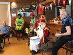 68. Sint met 2 roetveegpieten